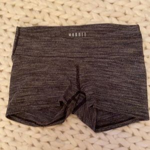 Women’s NoBull exercise short in heather gray… Size small, good condition